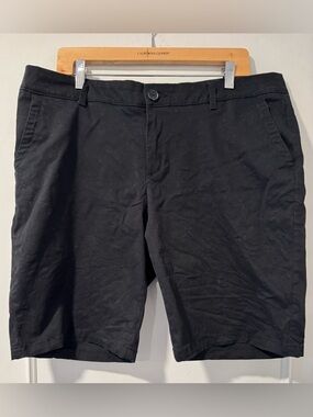 Liz Claiborne Long Black Classic Bermuda Shorts w/Back & Side Pockets - 16